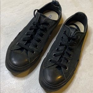 [SOLD] All black converse